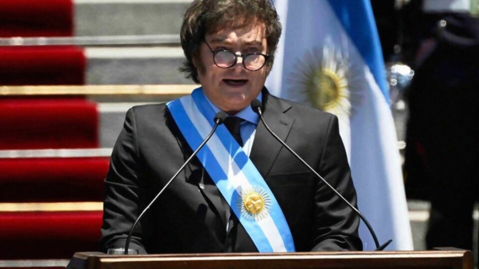 Asumió Javier Milei en la Argentina — Corresponsales  — La Pecera | Azul 101.9