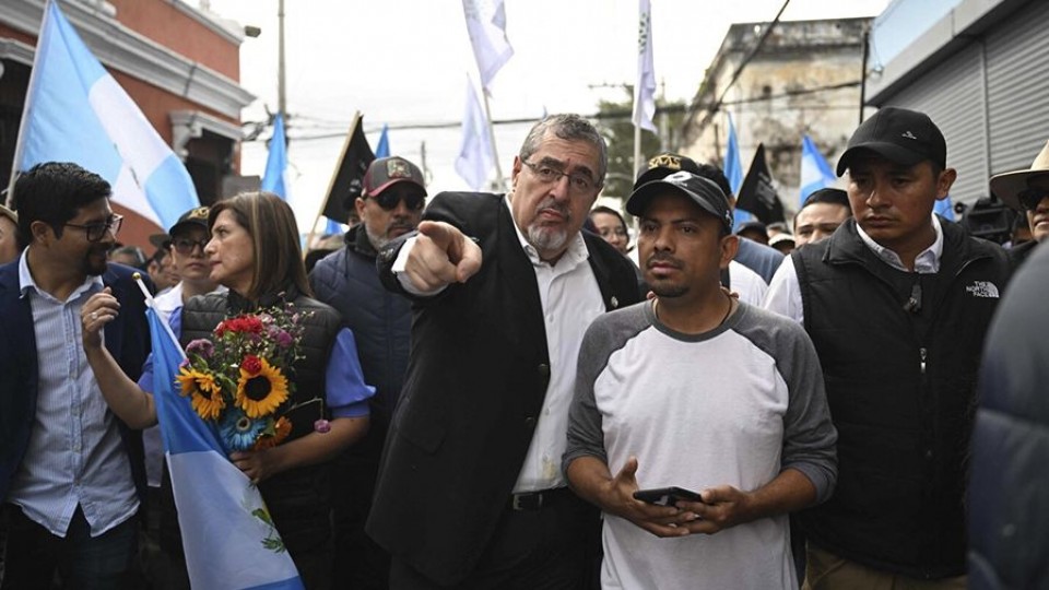 Guatemala: el golpe de Estado denunciado por el presidente electo — Columna Internacional — 12 PM | Azul 101.9