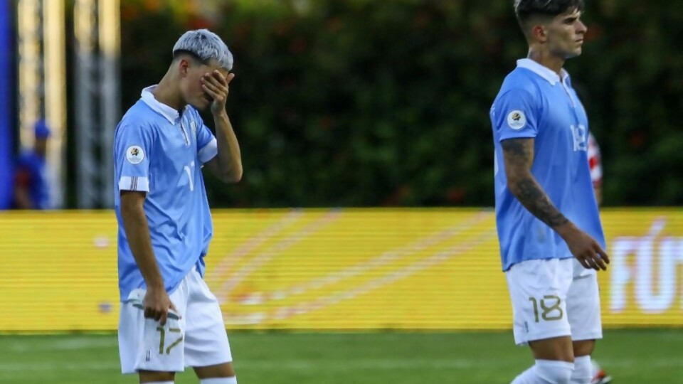 Uruguay pagó caro sus errores defensivos y debutó en el Preolímpico con una derrota — Deportes — Primera Mañana | Azul 101.9
