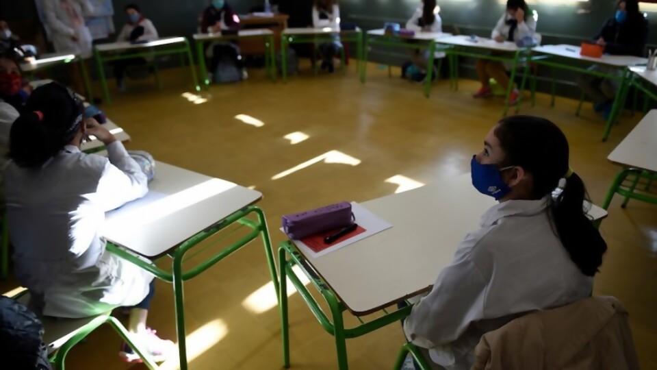 Cáceres: “El paro de los maestros no tiene sentido y es una medida con falta de empatía hacia los estudiantes y sus familias” —  Entrevistas — Primera Mañana | Azul 101.9